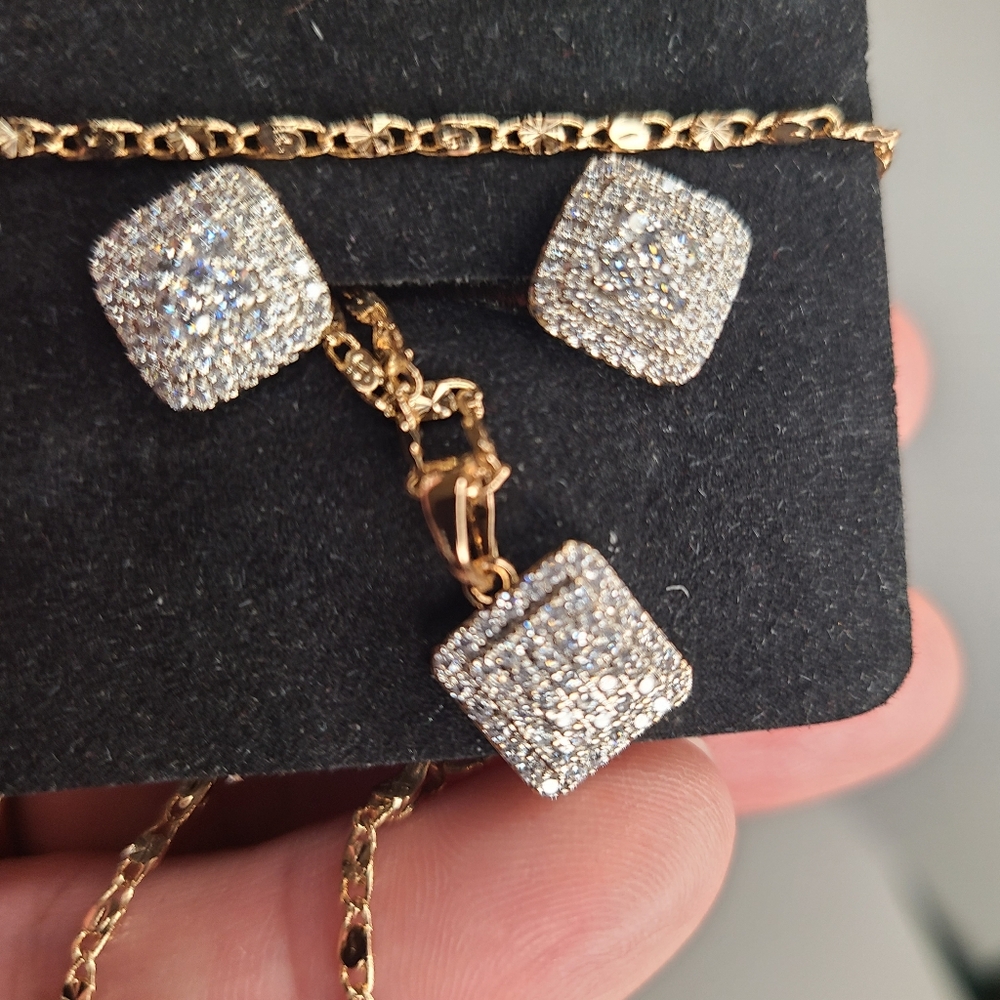 3 piece, earring & necklace w/ Pendant set